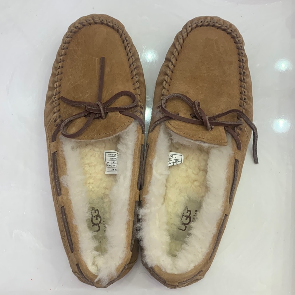UGG like new Sherpa slippers/loafers size 7